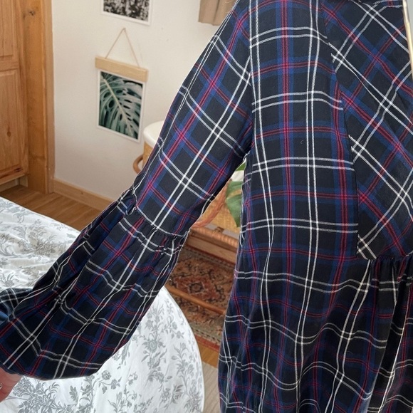 Ann Taylor Loft Plaid V-Neck Blouse - Picture 4 of 6